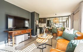 Luxury Green Point Apartment